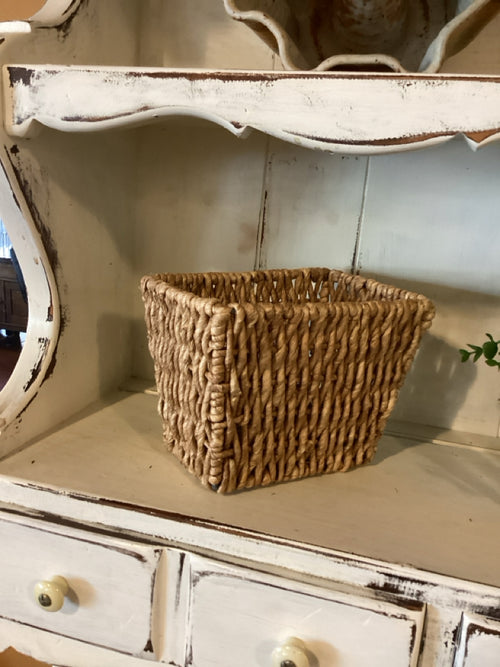 Basket|Small Natural Woven Storage Basket 6 3/4 X 7 3/4"
