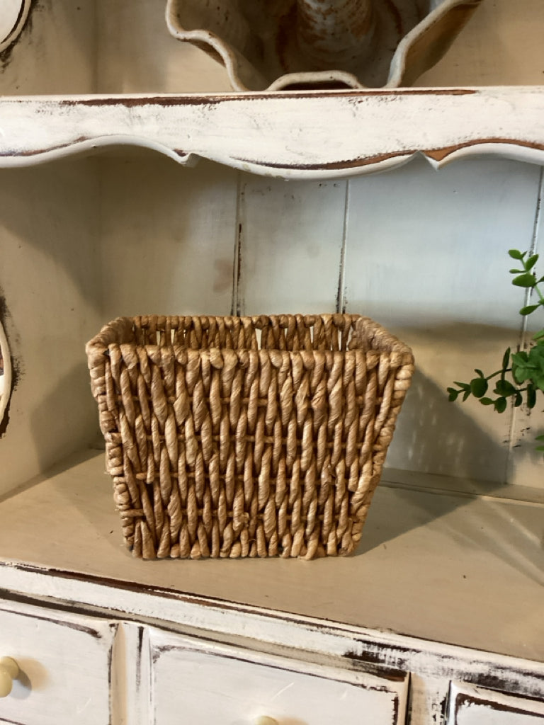 Basket|Small Natural Woven Storage Basket 6 3/4 X 7 3/4"