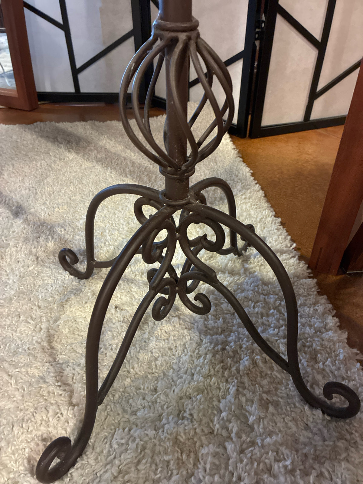 ORNATE WROUGHT IRON FREESTANDING SWING-ARM TOWEL RACK
