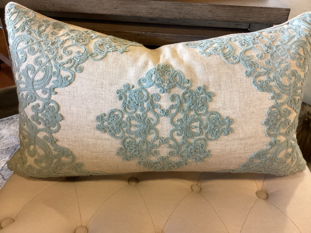 EnVogue Pillow