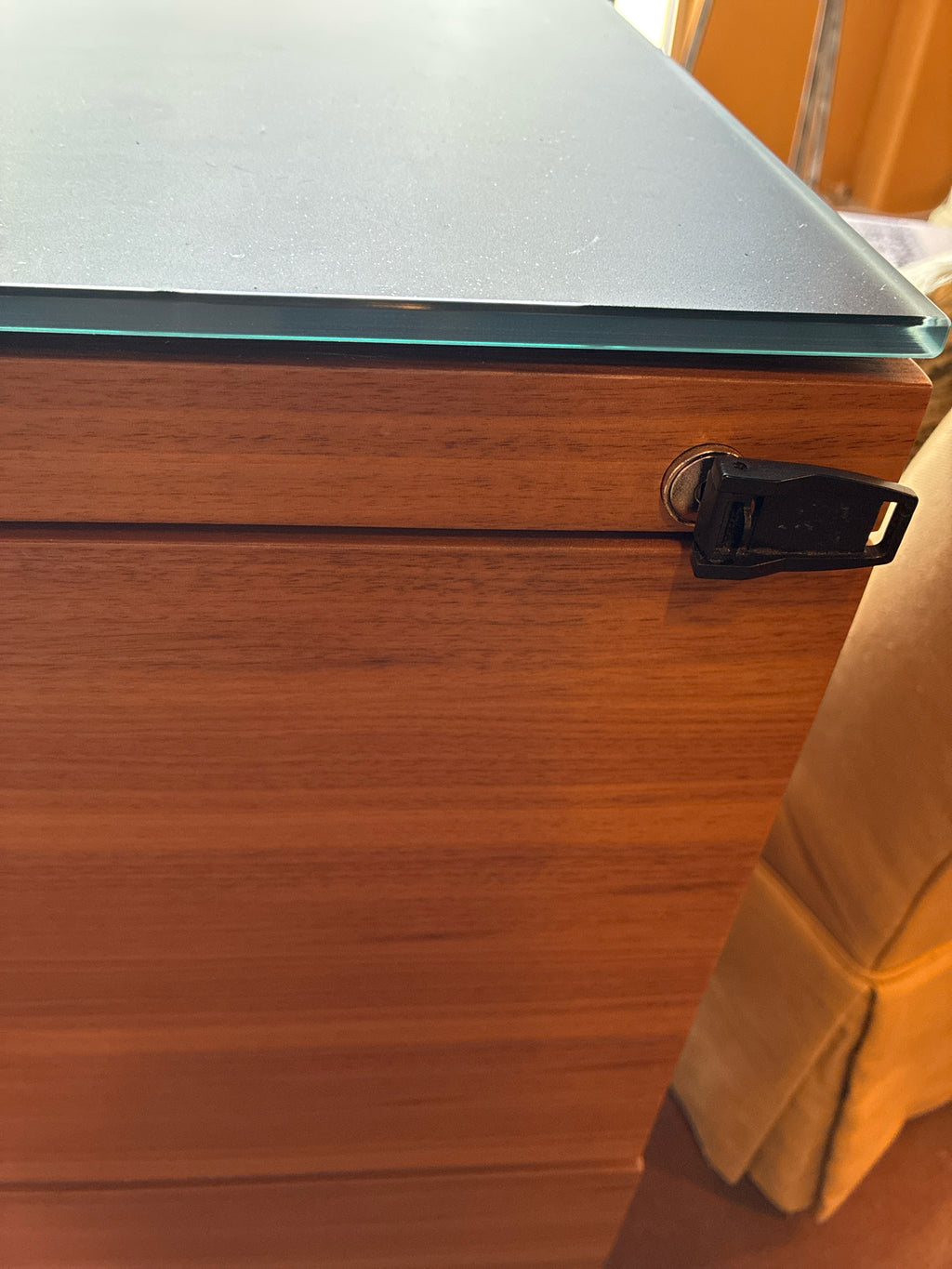 Filing Cabinet Walnut satin-etched glass 35LX18DX29H