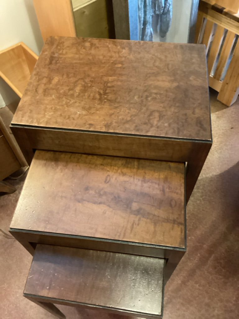 Table|SET OF 3 Nesting tables| Largest -18Wx14Dx28.75H