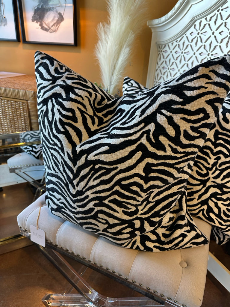 Villa by Noble Excellence Pillow