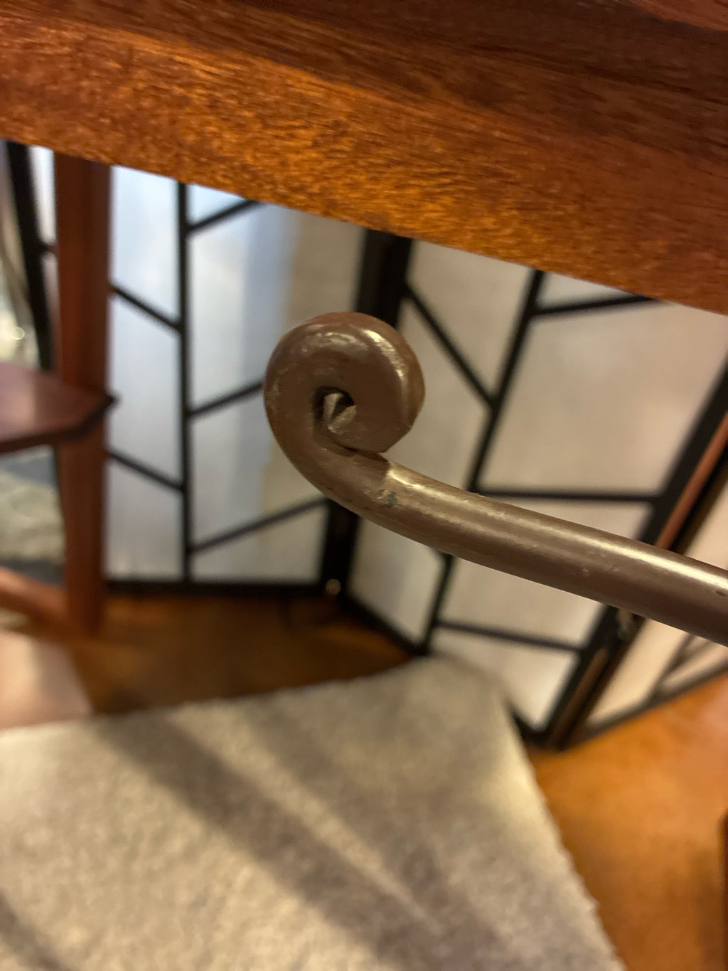 ORNATE WROUGHT IRON FREESTANDING SWING-ARM TOWEL RACK
