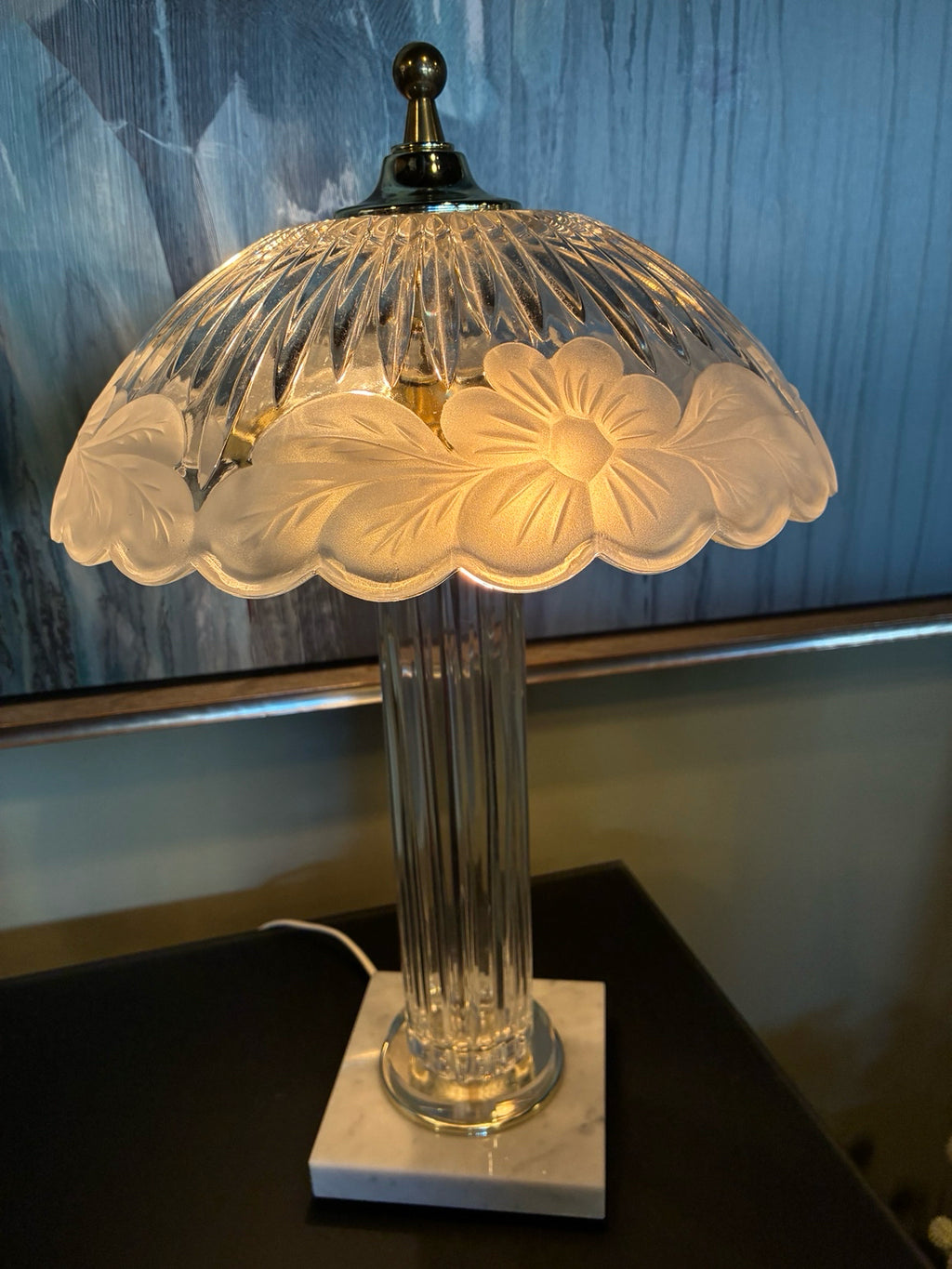 FLORAL GLASS SHADE ACCENT LAMP