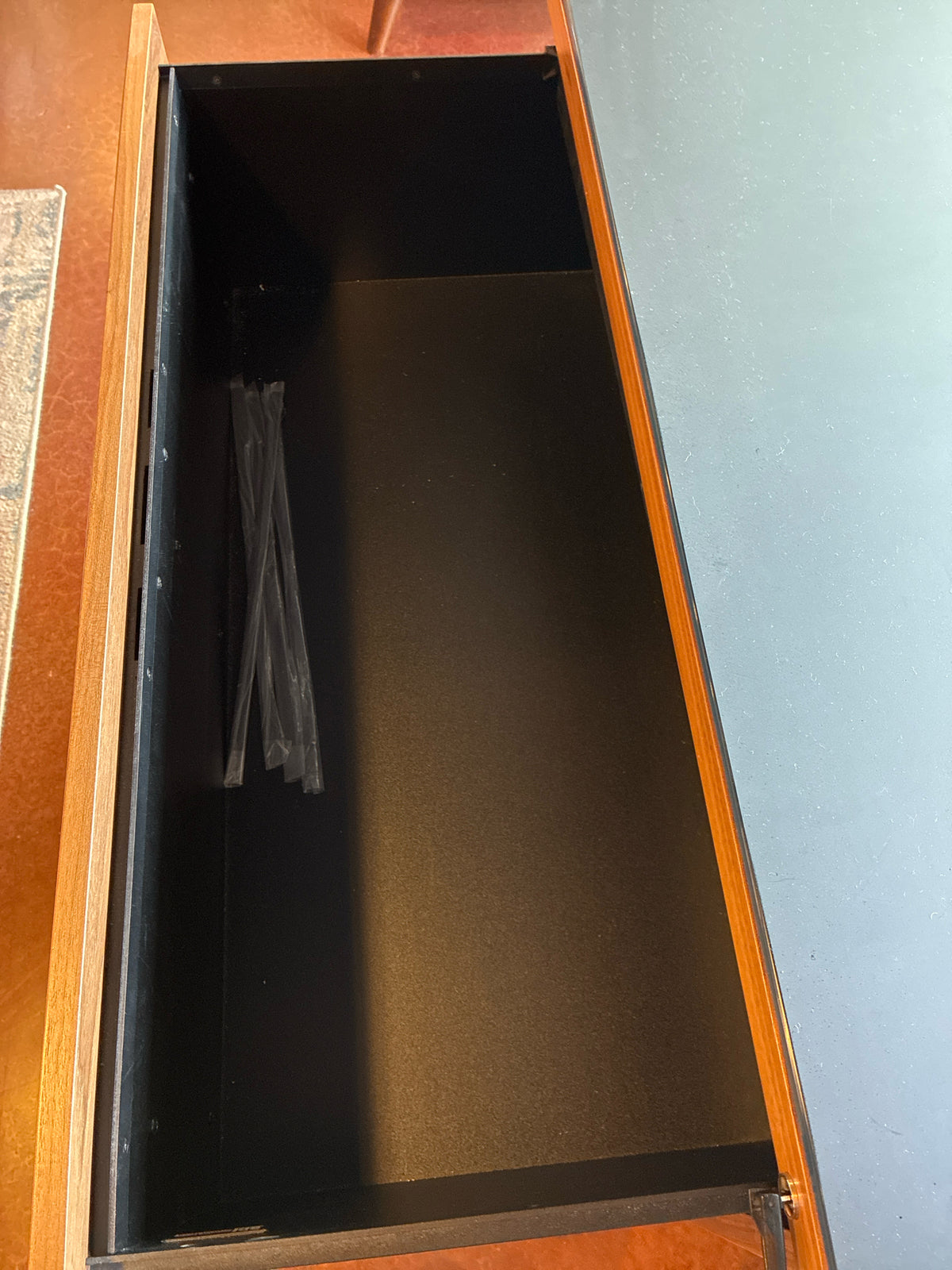Filing Cabinet Walnut satin-etched glass 35LX18DX29H