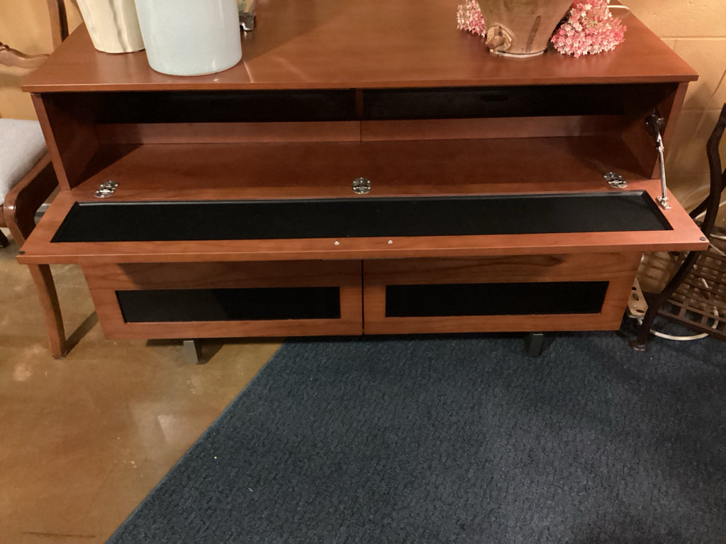 Cabinet Avion Media Modern 47.5" x 22" x29"H