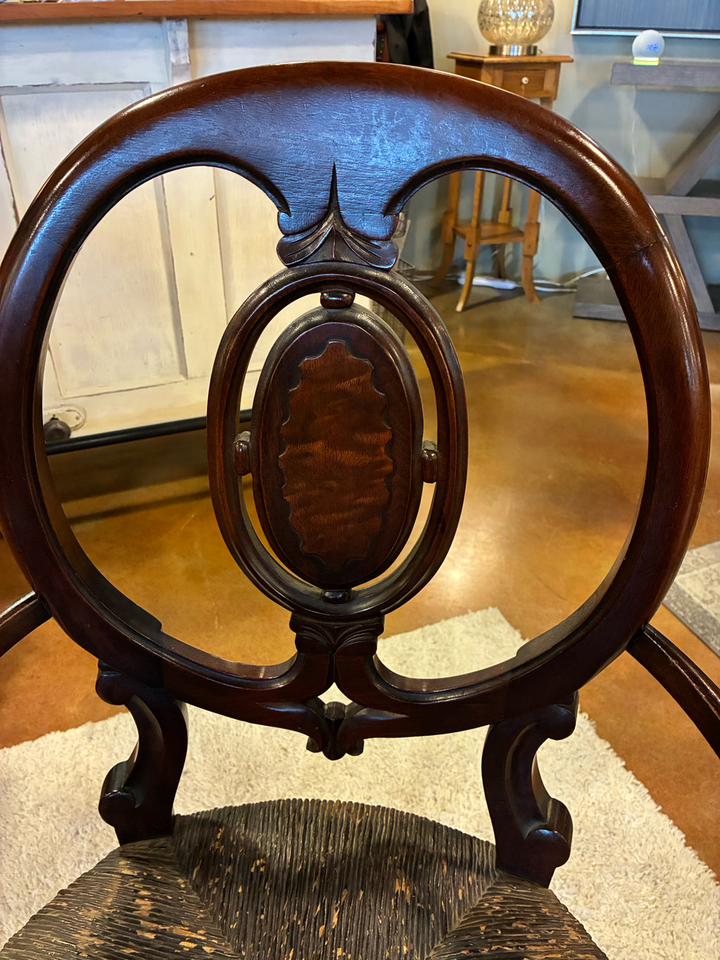 Traditional Oval-back Antique chair