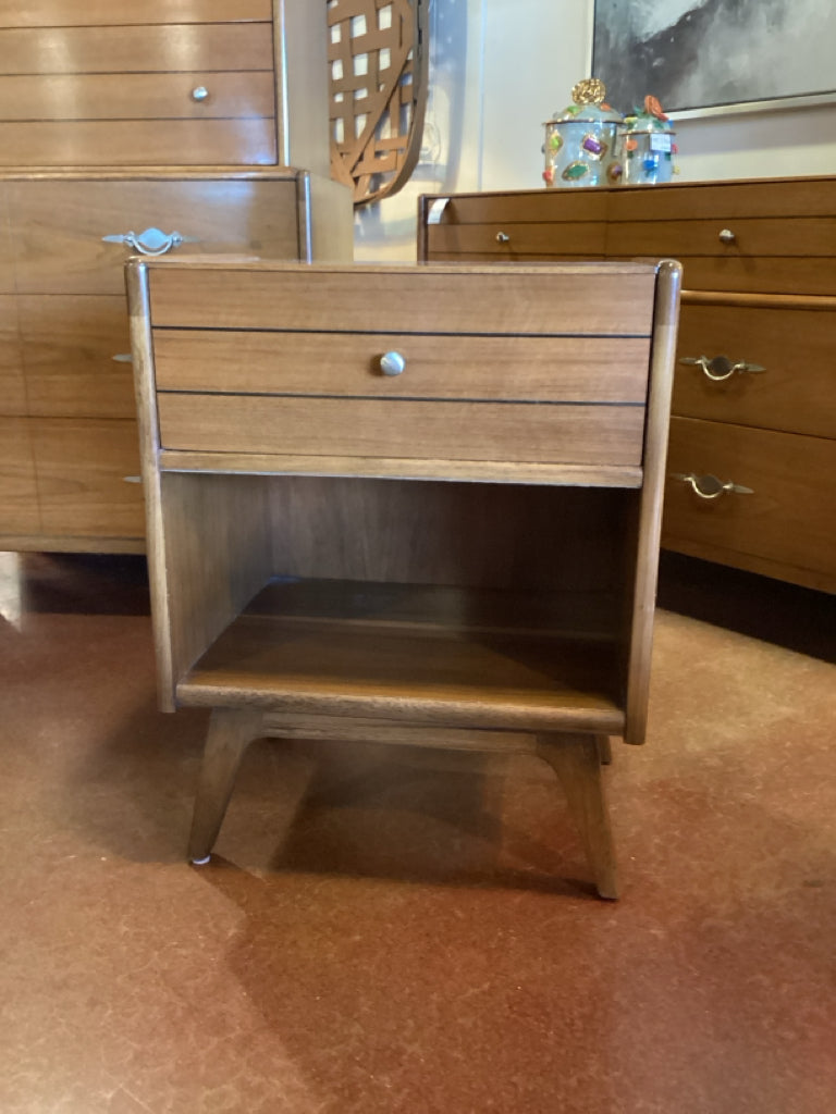 VINTAGE KENT-COFFEY Nightstand