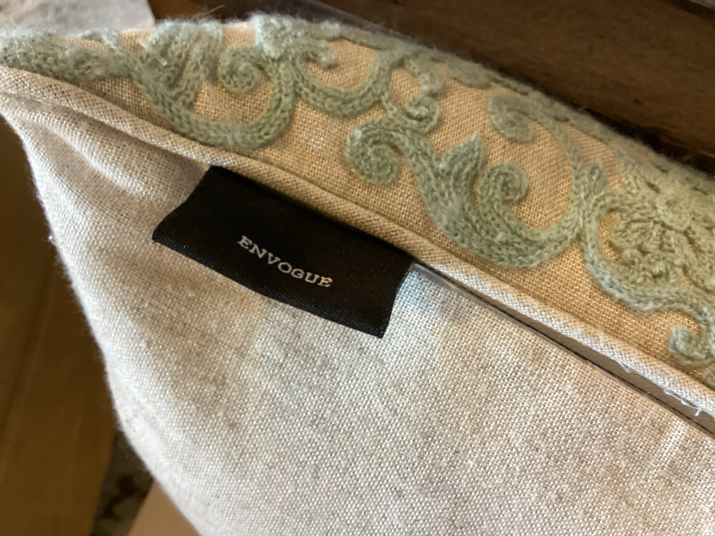 EnVogue Pillow
