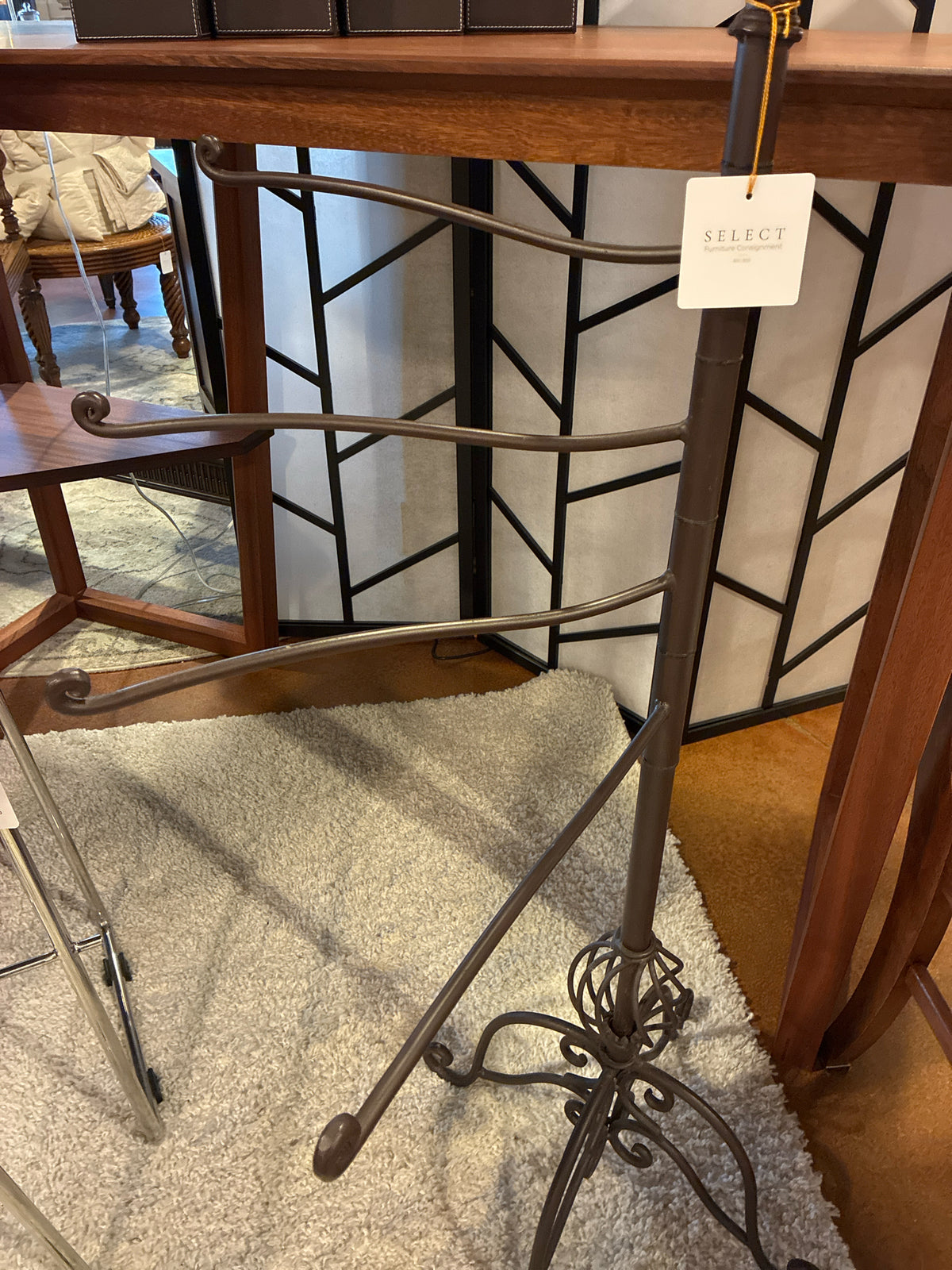 ORNATE WROUGHT IRON FREESTANDING SWING-ARM TOWEL RACK