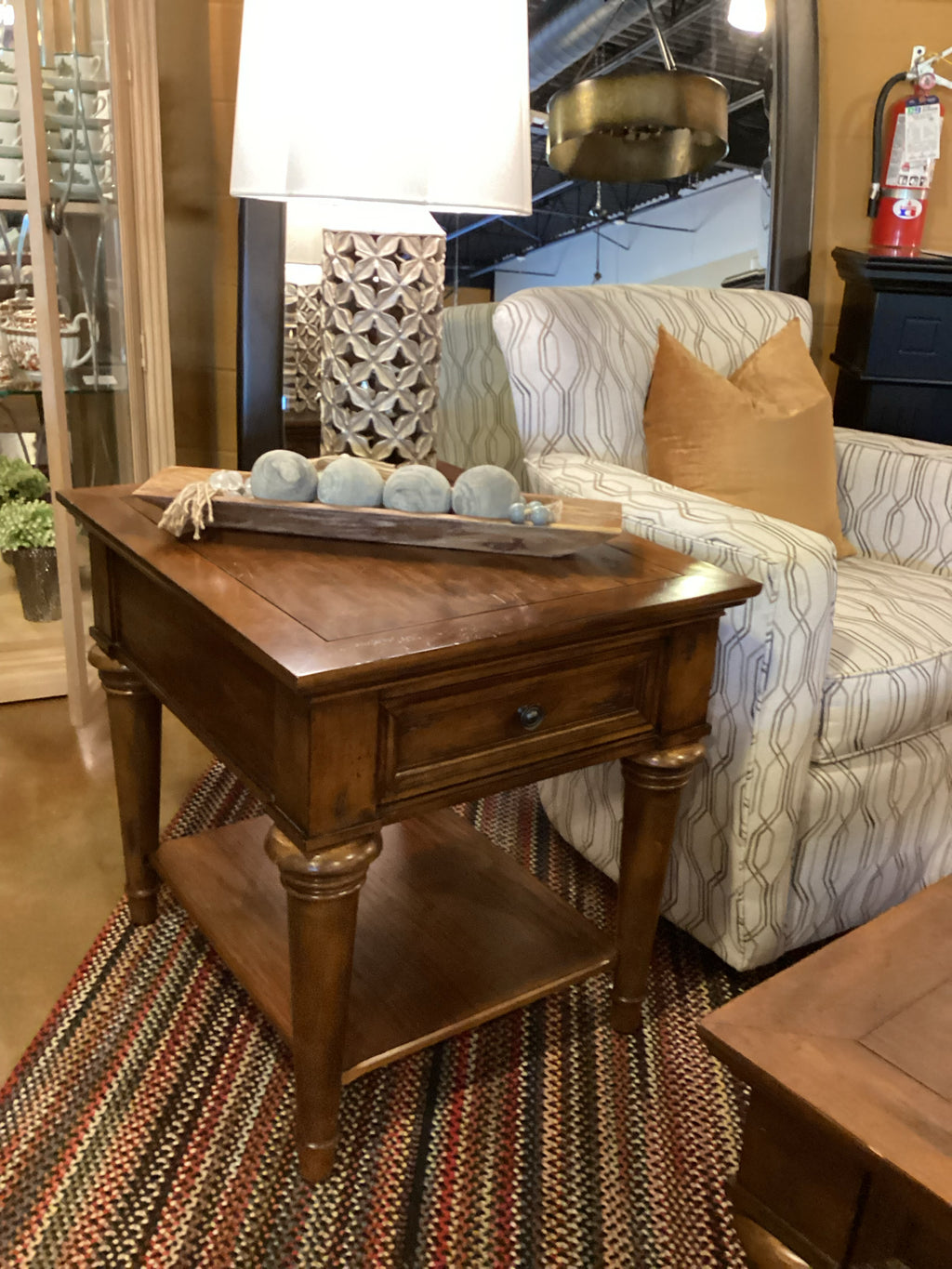 BASSETT TRADITIONAL WOOD END TABLE WITH DRAWER & LOWER SHELF