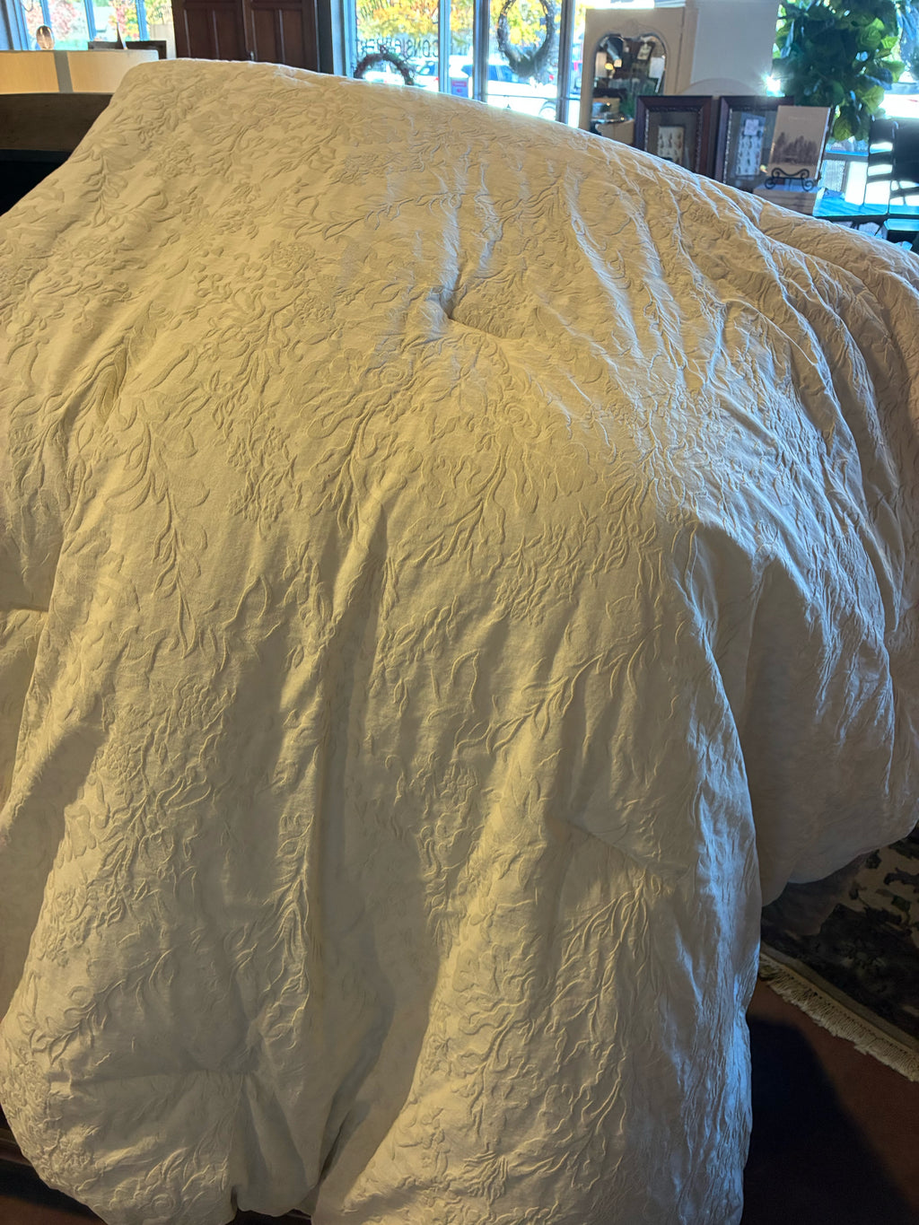 IVORY FLORAL QUEEN COMFORTER SET — 3 PIECES