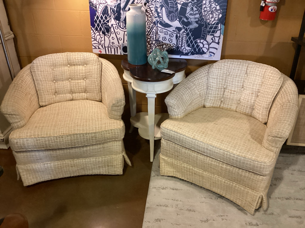 Chair/Creme bouclé barrel chairs/Casters